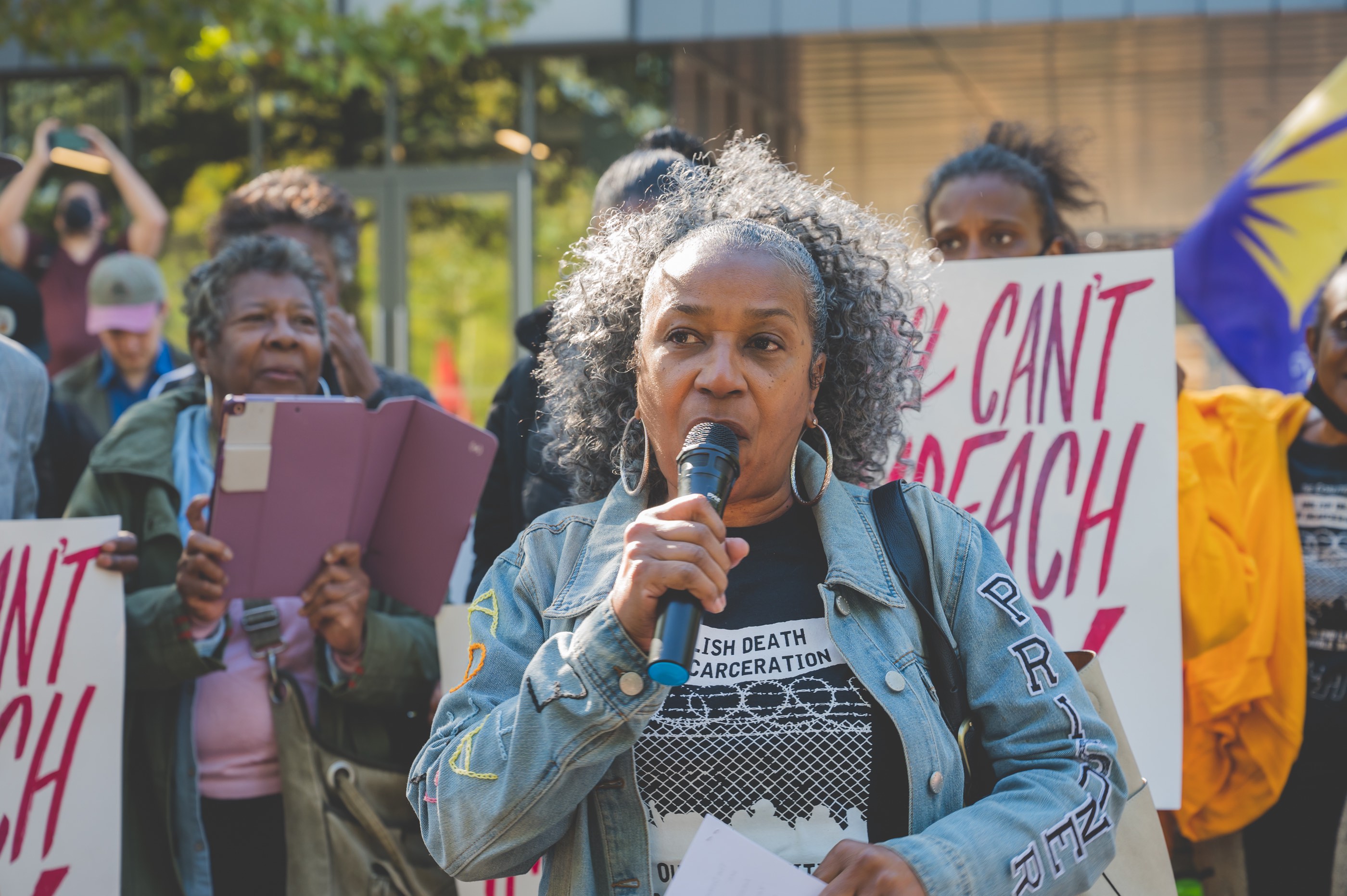 Patricia Vickers of the Human Rights Coalition and Coalition to Abolish Death By Incarceration Speaks at You Can't Impeach Us (photo by Cathie Berry of BeauMonde Originals)